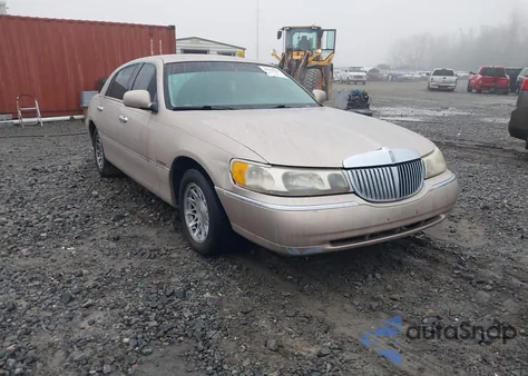 1998 Lincoln Town Car Signature z USA, uszkodzony, nr VIN 1LNFM82W2WY612236